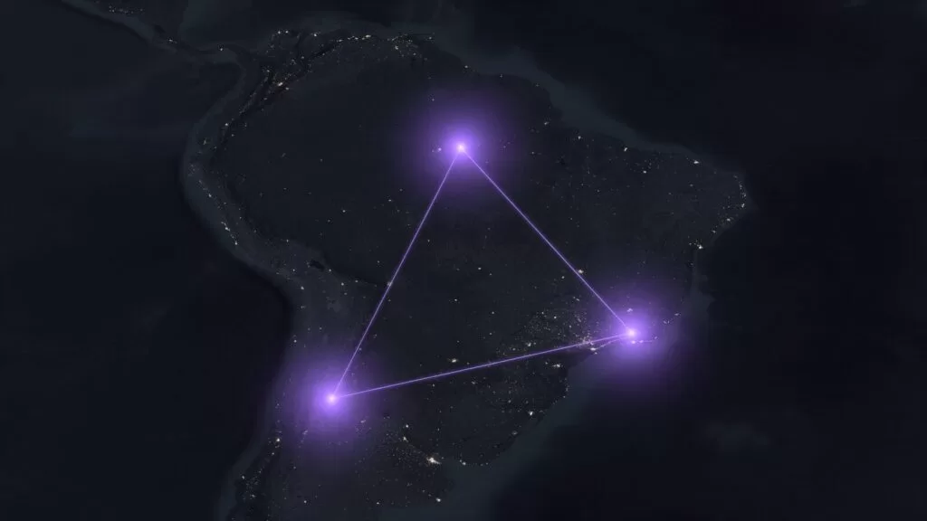 Red de puntos de luz conectados sobre un mapa nocturno de Sudamérica